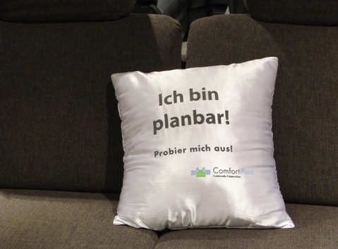 Kissen mit Sofa ohne Mann